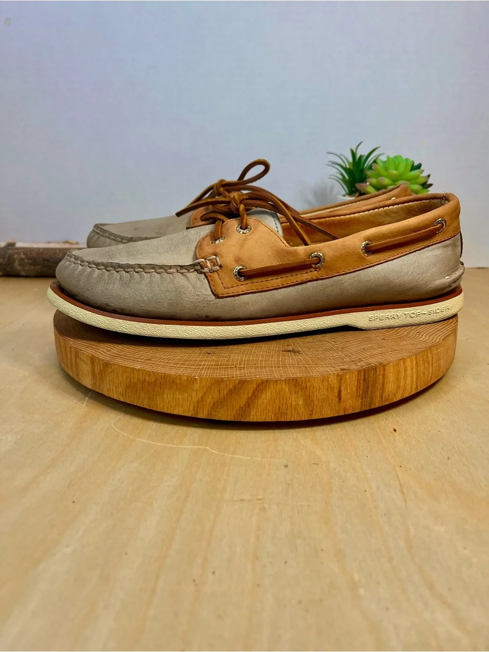 Sperry Gold Cup Boat Shoes 10.5M Tan Grey Nubuck Leather Authentic Original